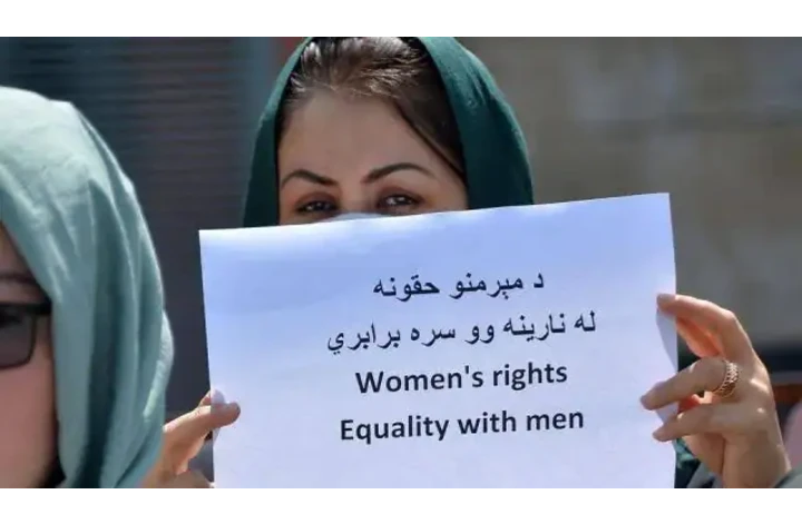 کیا افغانستان میں صرف حجاب پہننے والی خواتین ہی تعلیم اور روزگار حاصل کر سکیں گی ؟