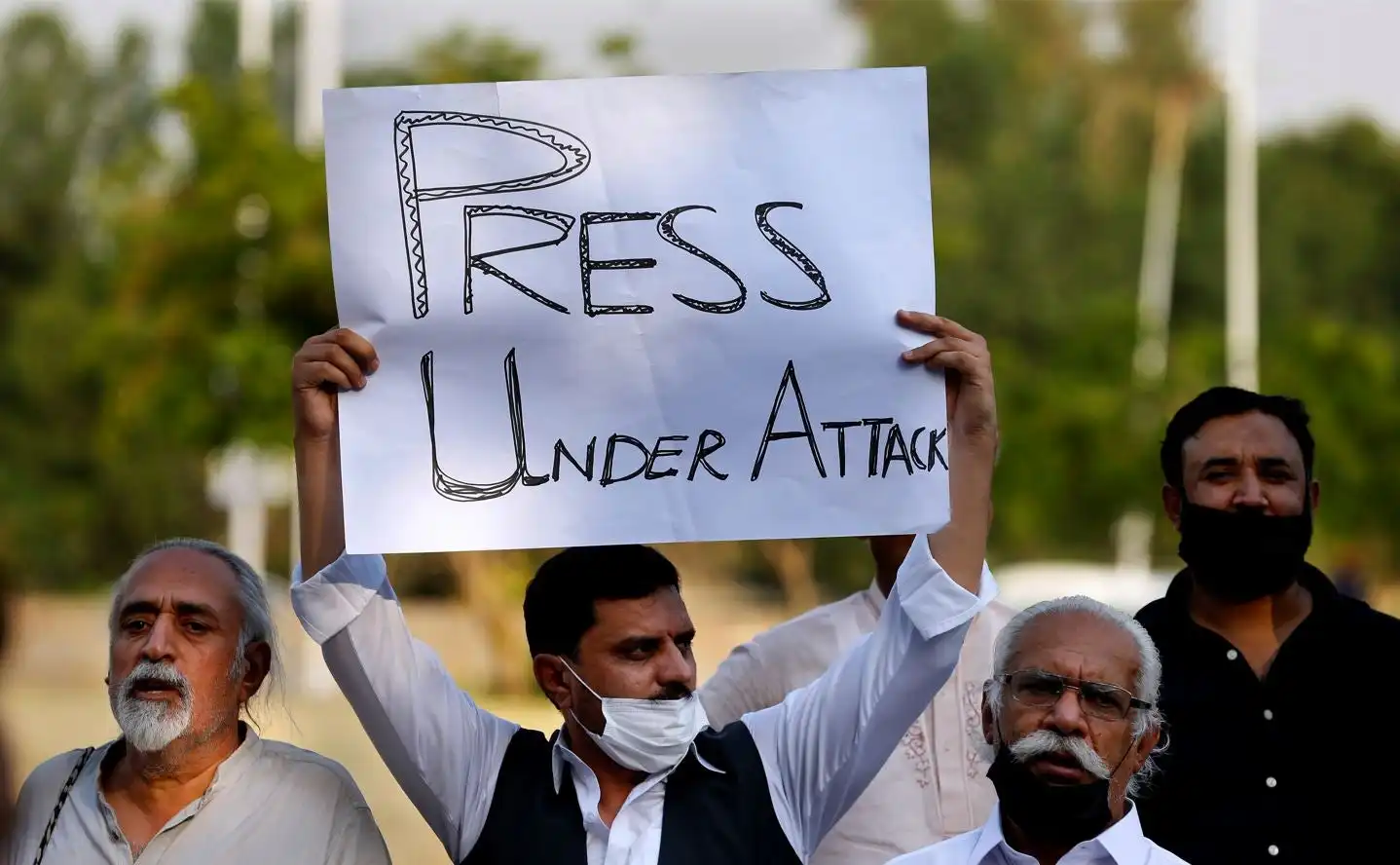 پاکستان میں میڈیا اور ناقدین بڑھتے ہوئے حملوں کی زد میں آخر کب تک؟   ہیومن رائٹ واچ نے کچھ اس طرح کیا ریمارکس