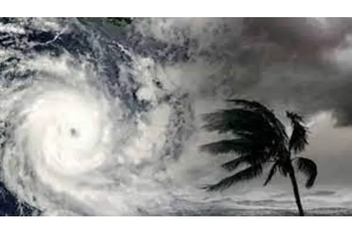 سمندری طوفان ’گلاب‘ کا مقابلہ کرنے کے لیے بحریہ کے جہازپوری طرح  تیار