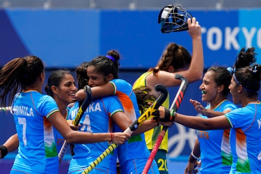ٹوکیو اولمپکس 2020: ہندوستانی خواتین ہاکی ٹیم نے تاریخ رقم کی
