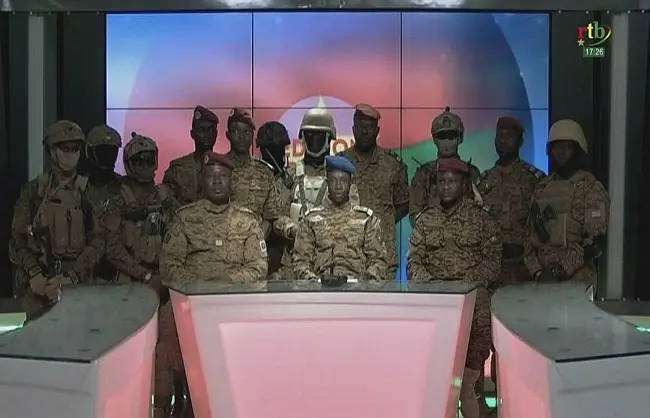 برکینا فاسو میں بغاوت، فوج نے قبضے کا اعلان کر دیا