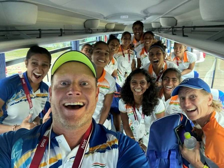 بھارتی کرکٹر ز نے ویمن ہاکی ٹیم کو تاریخ رقم کرنے پر مبارک باد دی