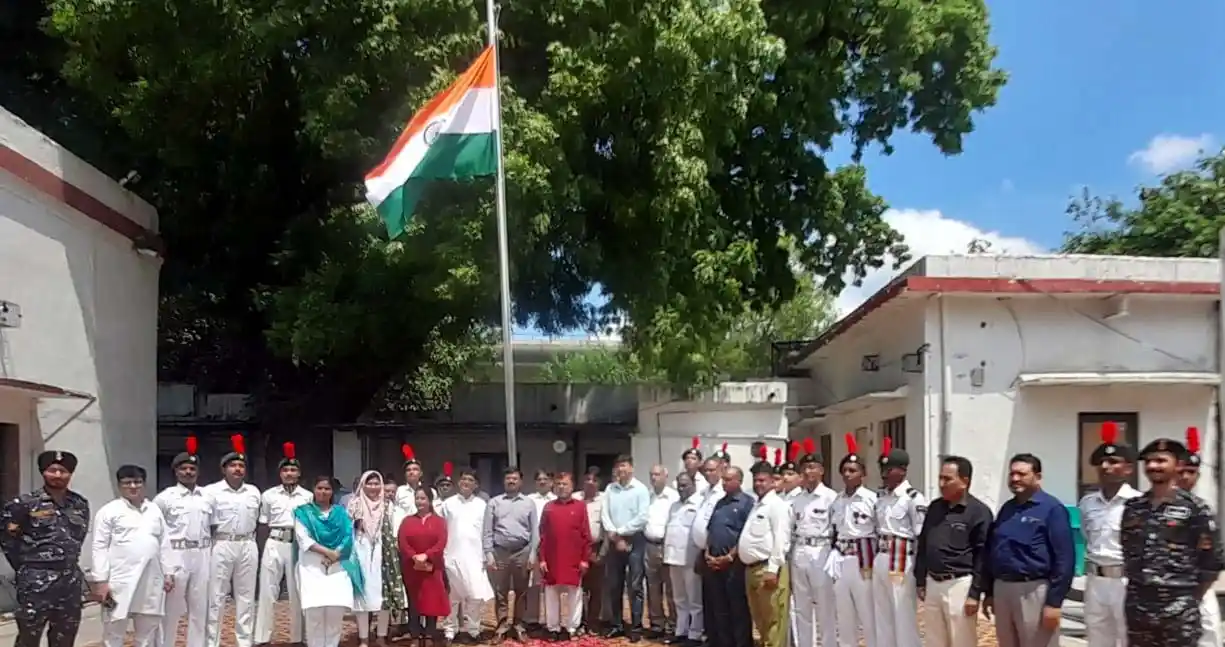 ہندوستان کی آزادی کی 75ویں سالگرہ کے جشن کے موقع پراردواکادمی، دہلی میں پرچم کشائی کی تقریب کا انعقاد