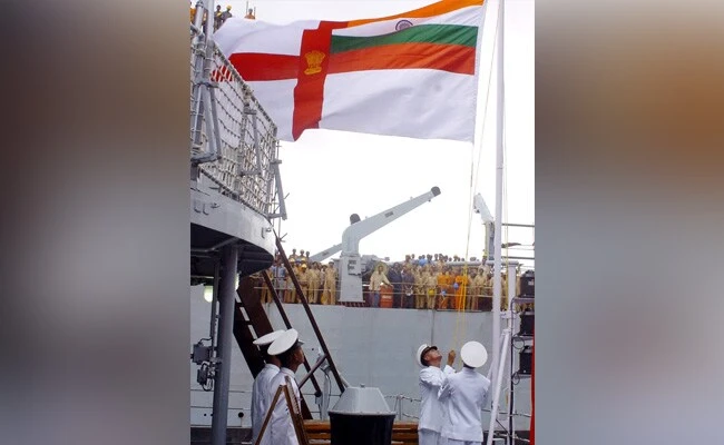 بھارتی بحریہ’’نوآبادیاتی‘‘پرچم میں تبدیلی،وزیراعظم مودی نئے نشان کی کریں گے نقاب کشائی