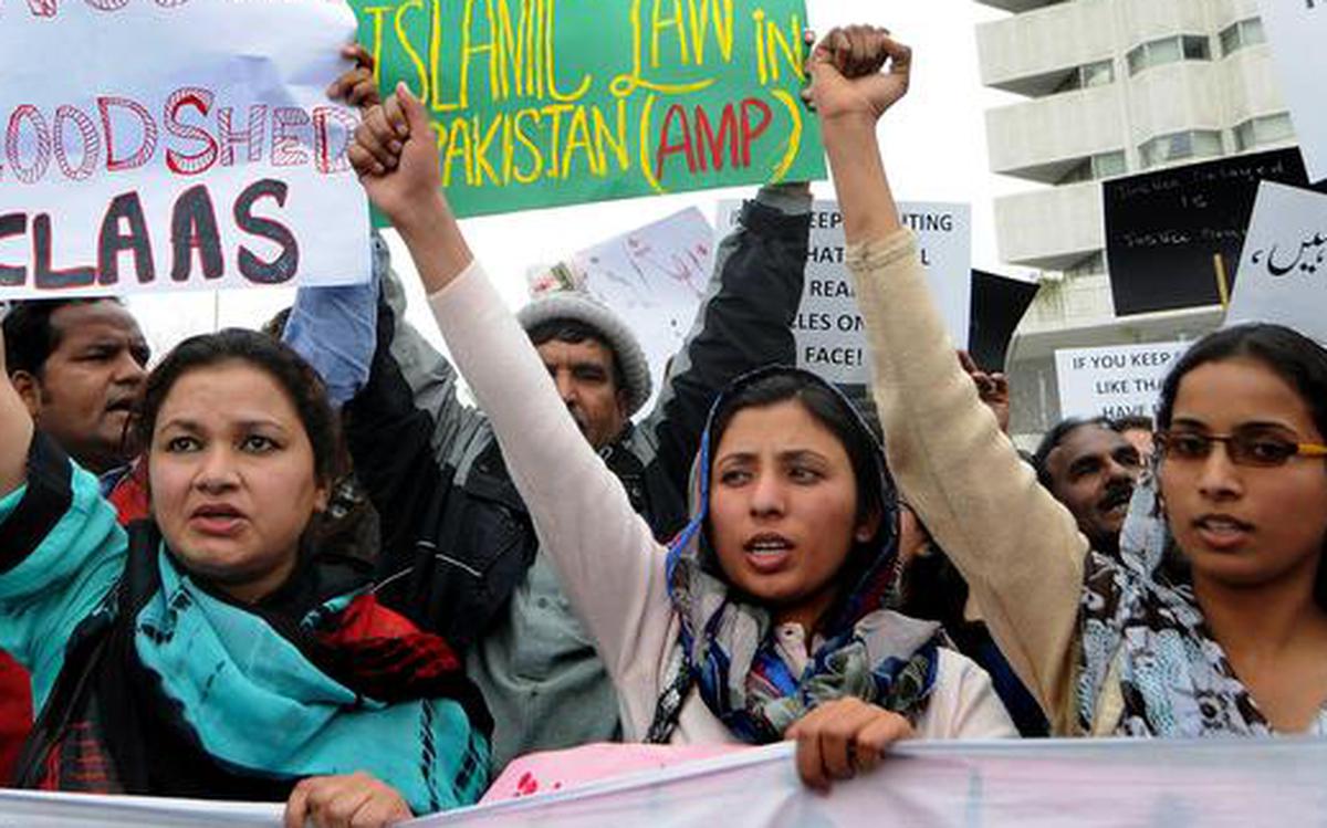 پاکستان: توہین مذہب کے ہنگامے کے درمیان پاکستانی ہندو خاندان نقل مکانی پر مجبور