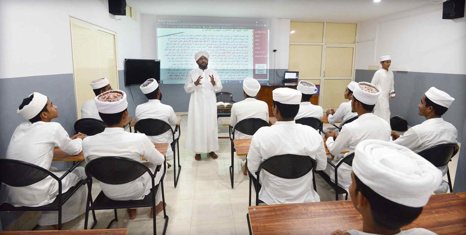 ایک اسلامی مدرسہ جس میں بھگوت گیتا اور سنسکرت بھی پڑھائی جاتی ہے