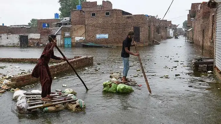 سیلاب متاثرہ پاکستان ،بنگلہ دیش سے عطیات لینے  سےکیوں کر رہا ہے گریز؟