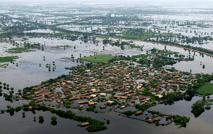 تاریخ کا بدترین سیلاب: پاکستان کاایک تہائی سے زیادہ حصہ زیر آب