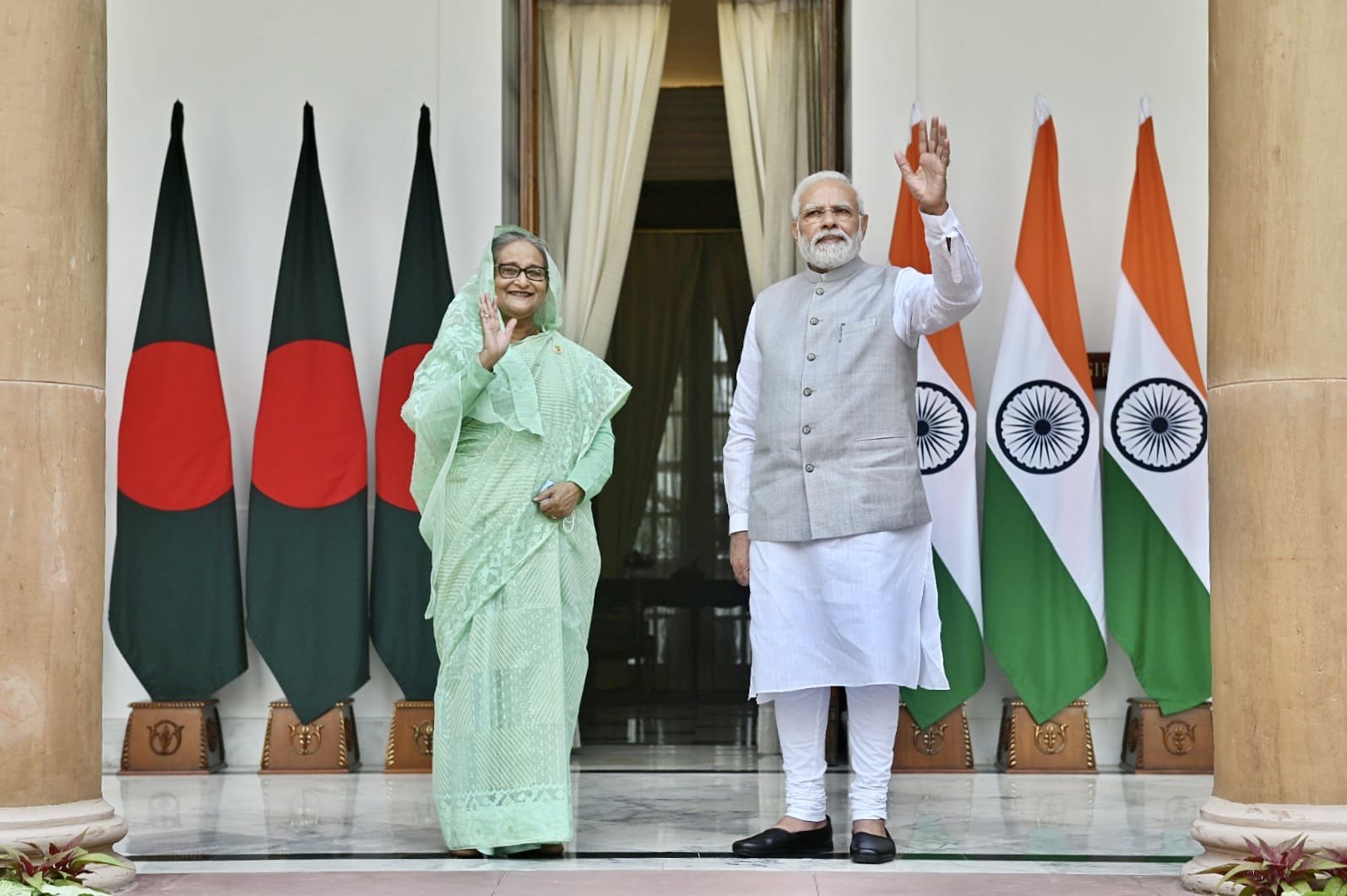 وزیر اعظم مودی نے بنگلہ دیش کی وزیر اعظم شیخ حسینہ سے ملاقات کی