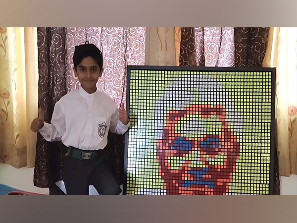 سری نگر کے 7 سالہ موزیک آرٹسٹ نے نیشنل کیوب چیمپئن شپ میں طلائی تمغہ جیتا
