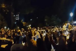حجاب تنازع: ایران کے کئی علاقوں میں شبینہ احتجاج،فورسز کی مظاہرین پر فائرنگ