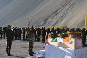 بھارتی فوج نے سیاچن گلیشیئرپرشہید ہونے والے فوجی کو پیش کیا خراج عقیدت