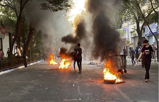 ایران میں طلبا سڑک پر،سیکورٹی فورسز کے ساتھ پرتشددجھڑپوں میں متعدد زخمی