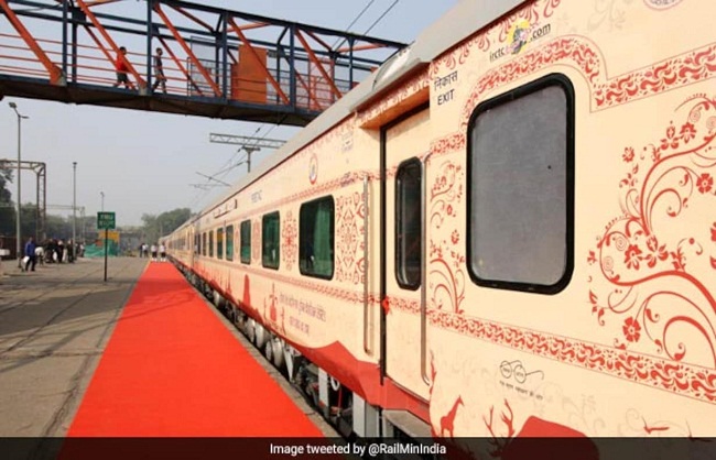 بھارت گورو ڈیلکس اے سی ٹورسٹ ٹرین کا آغاز