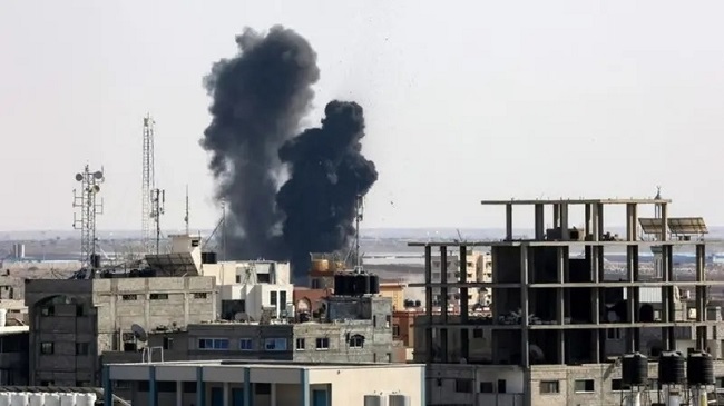 اسرائیلی طیاروں نے غزہ میں کی بمباری، 4 فلسطینی شہید، دنیا خاموش