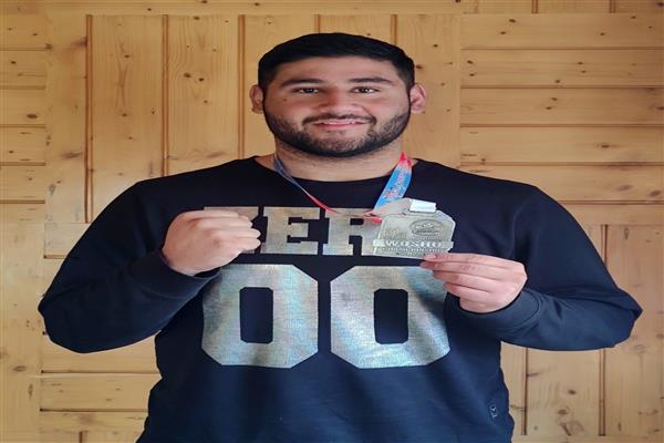 کامران محمد شمس نے 31ویں نیشنل ووشو چیمپئن شپ میں سلور میڈل جیتا