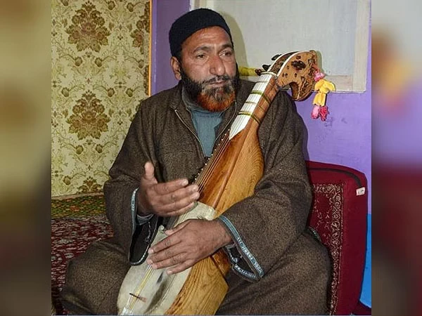 کشمیر کے روایتی صوفی گلوکار نور محمد کے گانے نے انٹرنیٹ پرمچائی دھوم