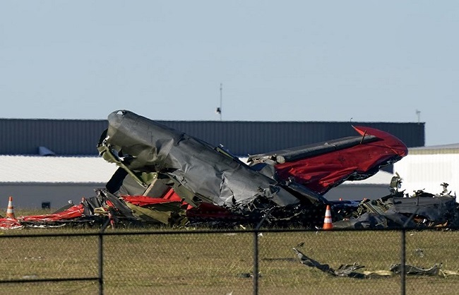 امریکا میں ایئر شو کے دوران دو فوجی طیارے آپس میں لڑے، 6 افراد ہلاک