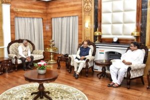 مرکزی وزیر نتن گڈکری نے آسام کے گورنر سے کی ملاقات