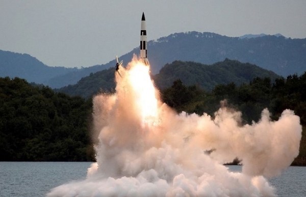 شمالی کوریا نے 10 میزائل داغیں، جنوبی کوریا کو مشرقی جزیرے کا خطرہ