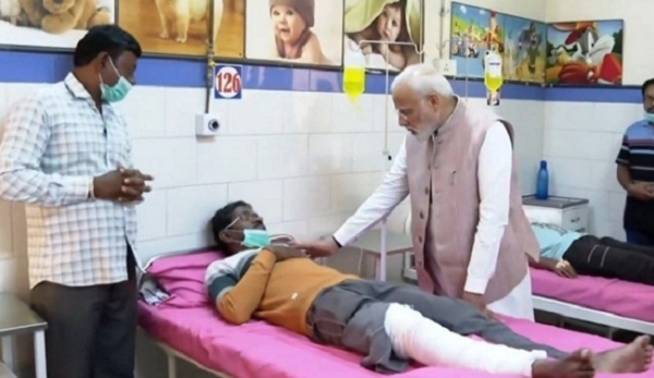 موربی حادثہ: پی ایم مودی نے اسپتال میں زخمیوں سے کی ملاقات