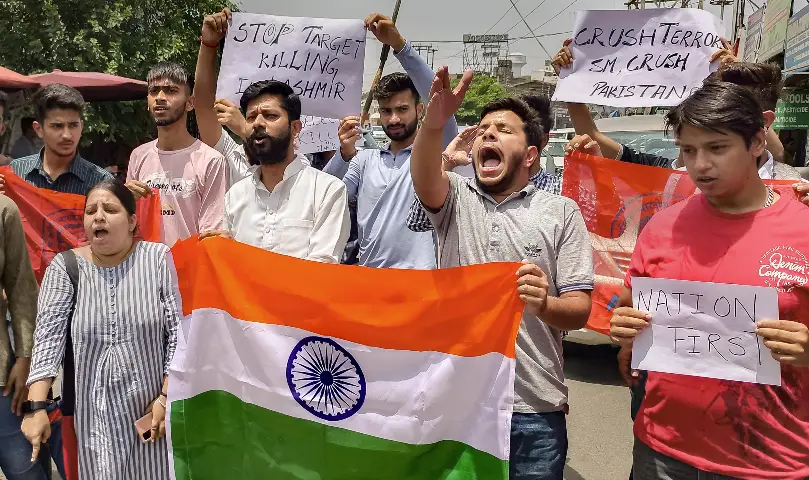 جموں میں کشمیری پنڈتوں کی’ٹارگیٹ کلنگ‘کے بعد وادی سے نقل مکانی کے خلاف احتجاج