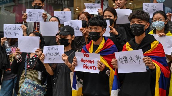 چین میں حکام’زیرو کوویڈ’پالیسی کے خلاف مظاہروں کو’ختم’کرنے کے لیے کوشاں