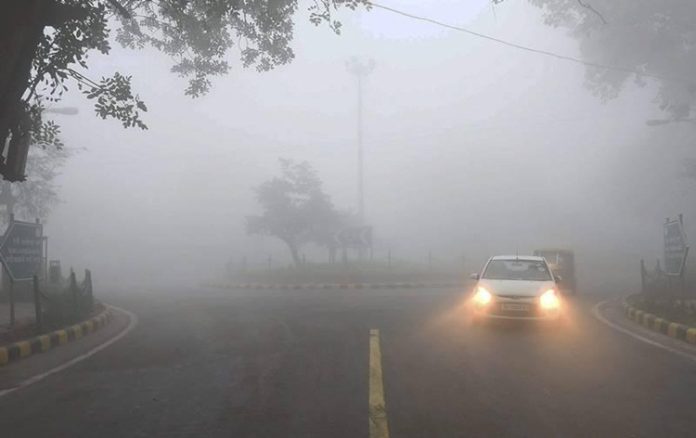 راجدھانی دہلی میں بڑھا گھنا کوہرا، آئندہ پانچ دن تک سرد لہر کا الرٹ جاری