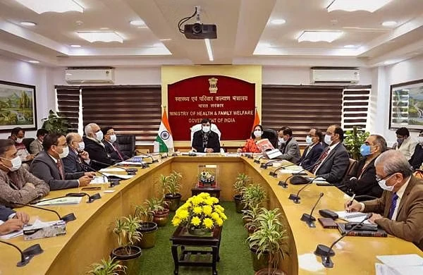 وزیرصحت نے بھارت میں کووڈکی تازہ صورت حال پر ہنگامی میٹنگ کی