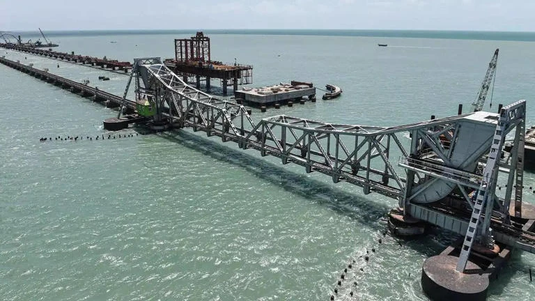 بھارت کا پہلا عمودی لفٹ سمندری پل رامیشورم میں جلد مکمل ہوگا