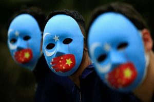 چین اویغوروں کے خلاف پروپیگنڈہ پھیلانے کے لیے بھاری رقم خرچ کرتا ہے: رپورٹ