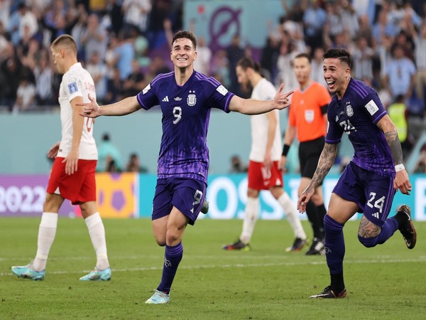 فیفا ورلڈ کپ: ارجنٹائن پولینڈ کو 2-0 سے ہرا کر لاسٹ 16 میں پہنچ گیا