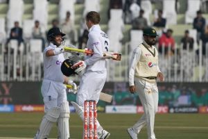 راولپنڈی ٹیسٹ: انگلش بلے بازوں نے پہلے روز پاک گیندبازوں کی دھلائی کی