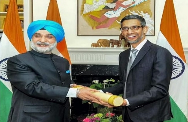 گوگل کے سی ای او سندر پچائی کو ہندوستان نے سپرد کیا پدم بھوشن ایوارڈ