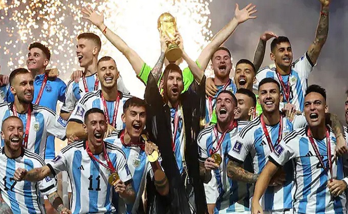 فیفا ورلڈ کپ: فرانس کو شکست دے کر تیسری بار عالمی چیمپئن بنا ارجنٹینا