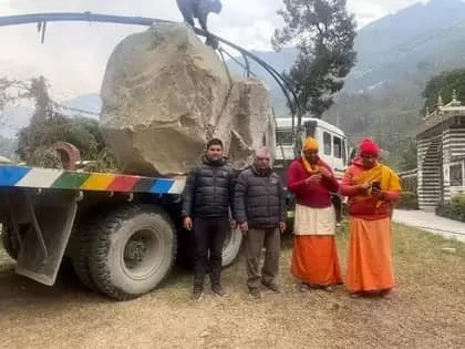 نیپال نے رام اور جانکی کی مورتیوں کے لیے 2 شالیگرام پتھر ایودھیا روانہ کیا