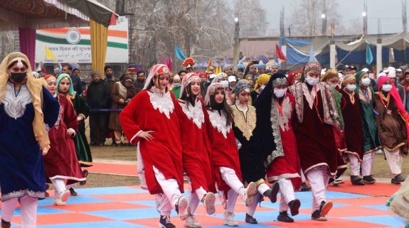جموں وکشمیر: وادی کشمیر میں 74 واں یوم جمہوریہ جوش و خروش سے منایا گیا