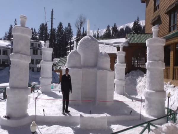 تین کشمیری نوجوان برف سے مجسمہ سازی کے بین الاقوامی مقابلےمیں بھارت کی نمائندگی کریں گے