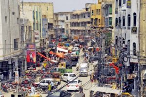 پاکستان میں ایندھن کی قیمتوں میں اضافہ کاروباریوں اورعام شہریوں کےلیےبڑاجھٹکا