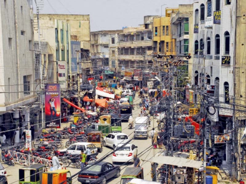 پاکستان میں ایندھن کی قیمتوں میں اضافہ کاروباریوں اورعام شہریوں کےلیےبڑاجھٹکا