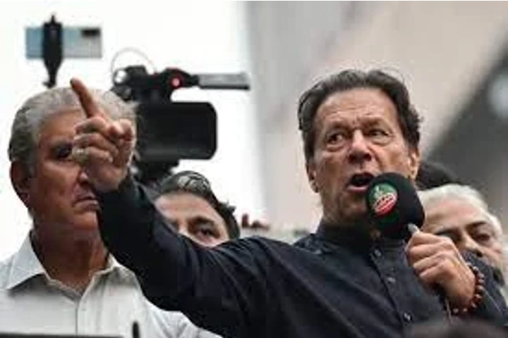 پاکستان الیکشن کمیشن نے عمران خان کیلئے وارنٹ گرفتاری جاری کیا