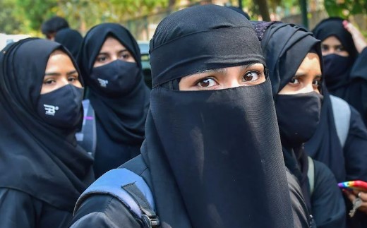 کرناٹک: مسلم طالبات نےامتحان میں حجاب کی مانگی اجازت،چیف جسٹس نےکیا کہا؟