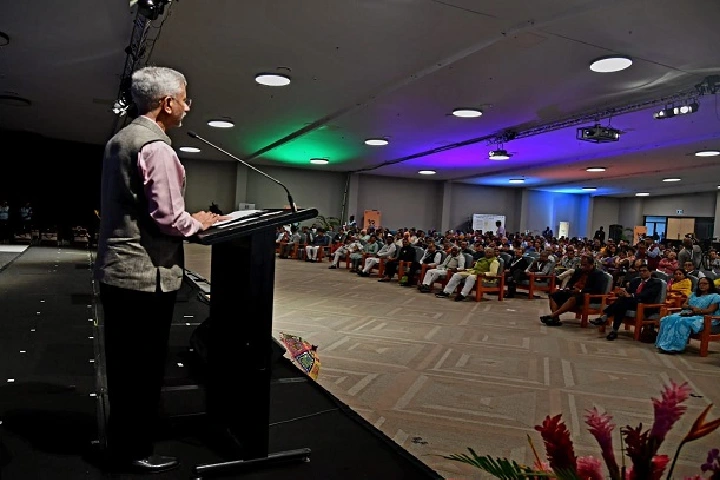 عالمی ‘ہندی’ کانفرنس مستقبل میں بنے گی ‘مہاکمبھ’: جے شنکر