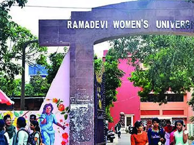 صدر جمہوریہ ہند نے رما دیوی خواتین یونیورسٹی ، بھوونیشور کے دوسرے جلسہ تقسیم اسناد میں شرکت کی