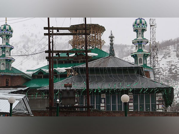 کشمیر:کولگام میں صوفی سید نور شاہ کا عرس تزک واحتشام کے ساتھ منایا گیا
