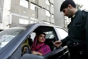 بے پردہ ایرانی خواتین کیلئے نئی سزا کا اعلان