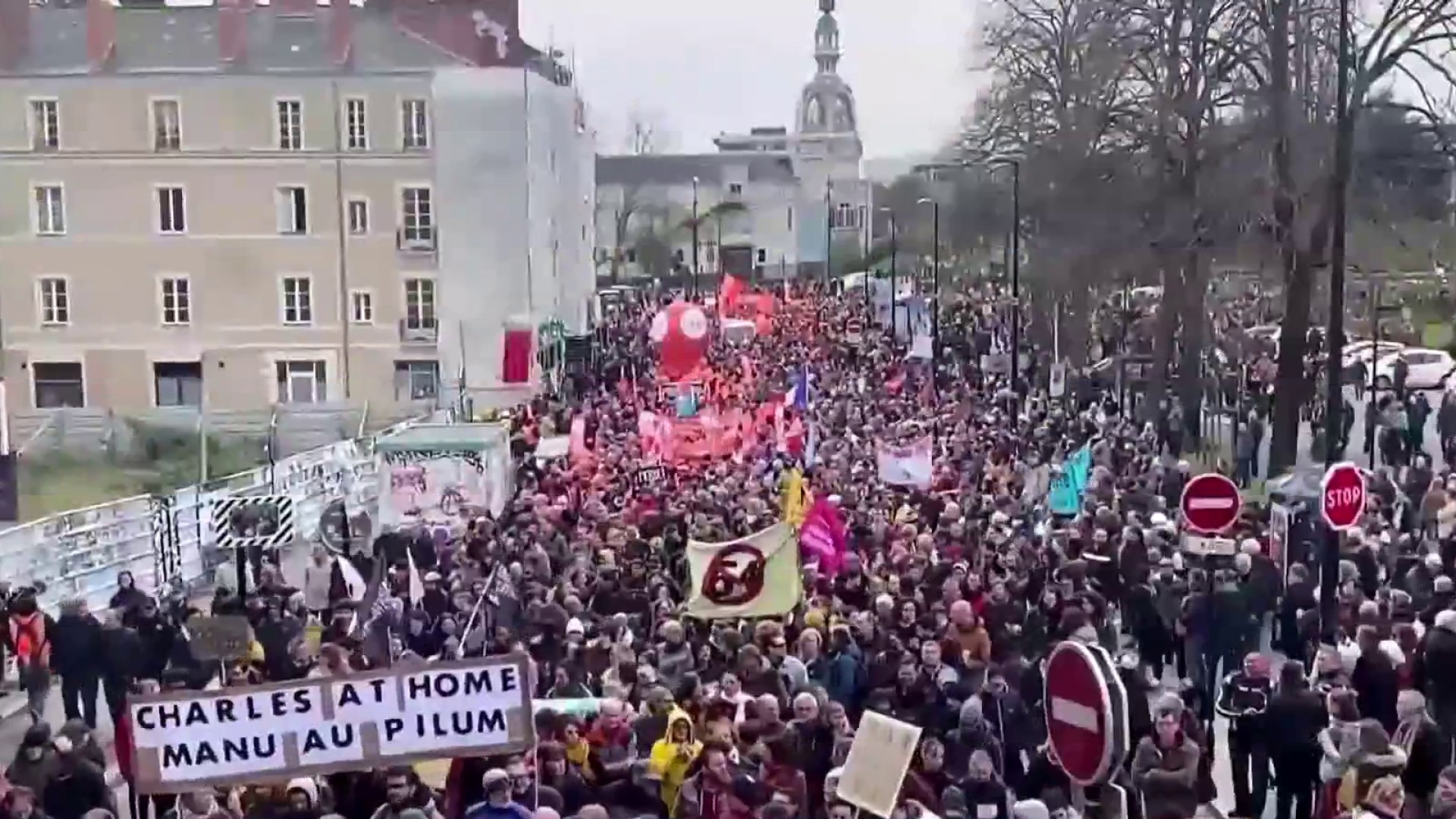 فرانس میں پنشن اصلاحات کی مخالفت میں مظاہرے پھر ہوئے تیز