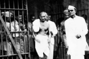 کیا آپ کو یاد ہے جب مہاتما گاندھی کوغداری کے جرم میں سزا سنائی گئی؟