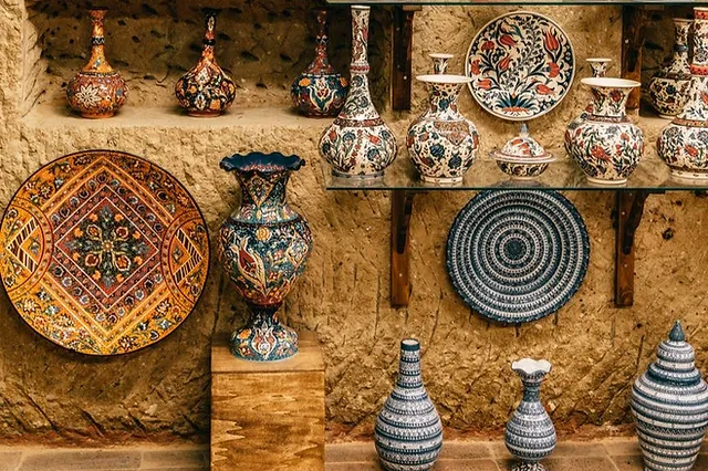 کشمیر کے قدیم روایتی طرز فن پیپر ماشی کو زندہ رکھنے کی کوشش