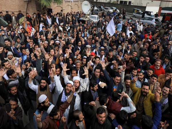 یورپ میں مقیم پاکستانیوں کو مغرب مخالف مظاہروں کے نتائج کا کیوں ہےسامنا؟